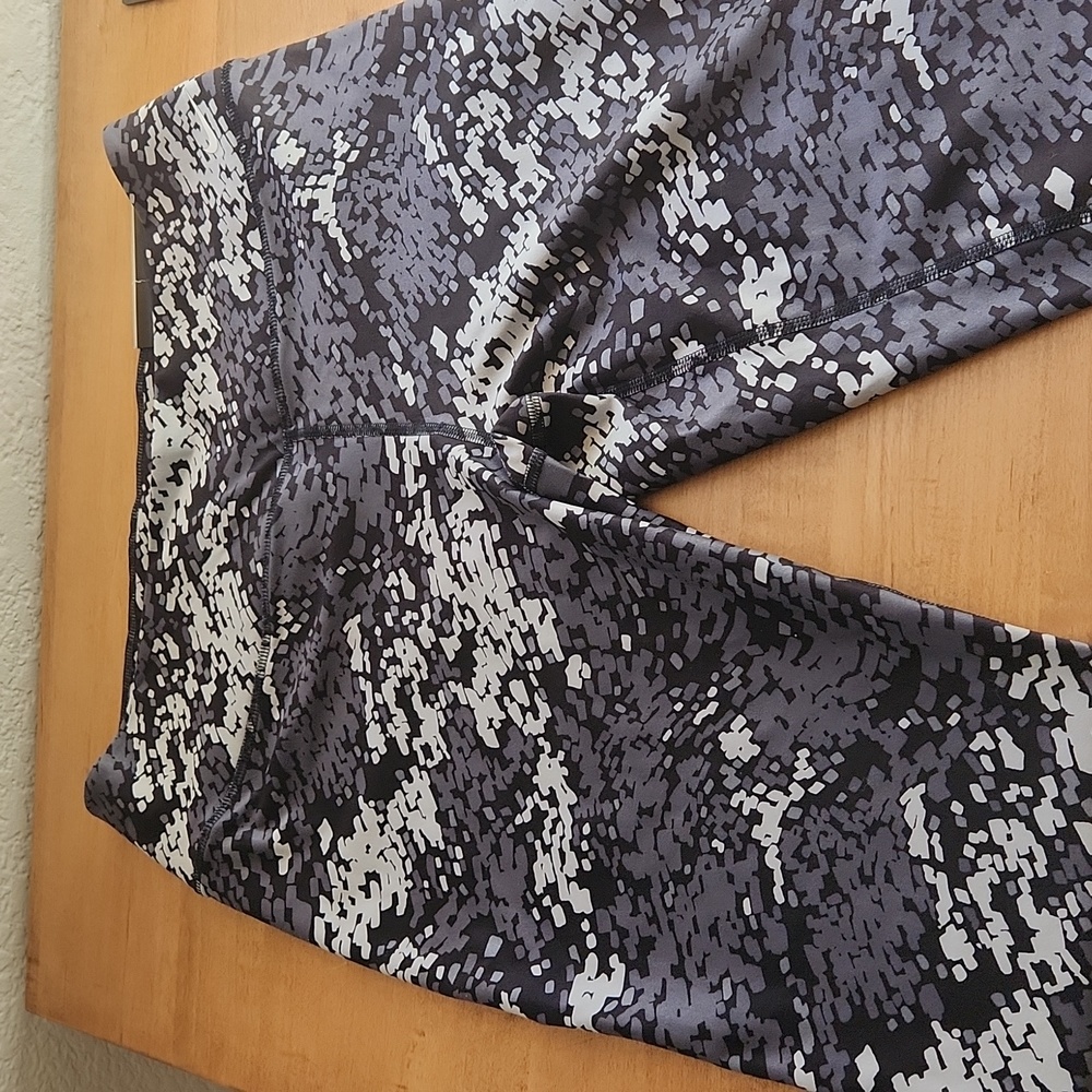 NWT Women's Nike Dri Fiit Legend Pant Size Large